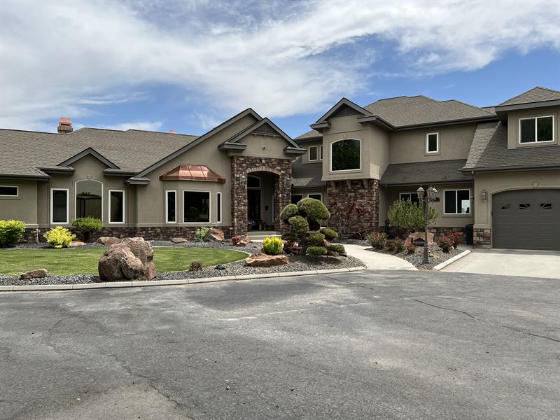 Premier Snake River Estate : Adrian : Malheur County : Oregon