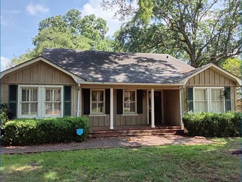 Home in Sunflower County at 607 Eas : Indianola : Sunflower County : Mississippi