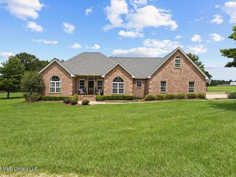 4 Bedroom Home in Summit MS North : McComb : Pike County : Mississippi