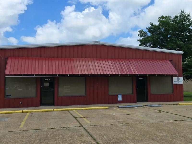 Commercial Building on 1.63 Acres : Cleveland : Bolivar County : Mississippi
