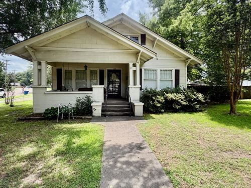 Home in Coahoma County at 102 Elm : Clarksdale : Coahoma County : Mississippi
