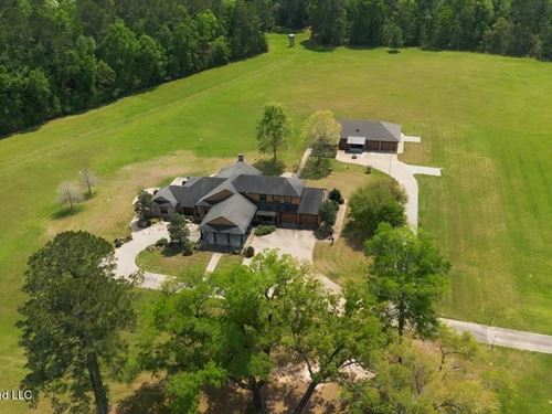 158 Acres With Custom Homes in Oak : Oakdale : Evangeline Parish : Louisiana