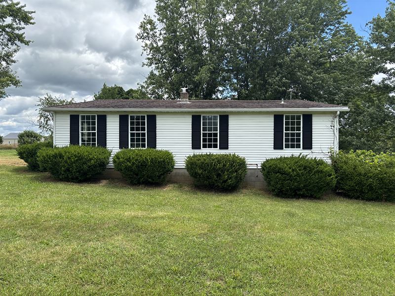 Country Home and 2 Barns : Hillsboro : Highland County : Ohio