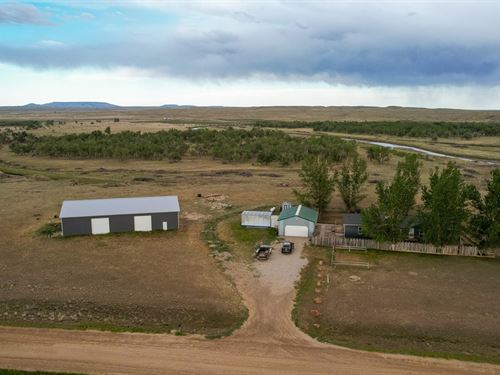 Powder River Retreat : Kaycee : Johnson County : Wyoming
