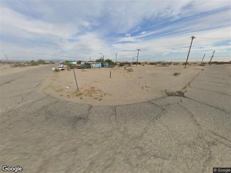 Corner Lot, Power to The Property : Salton City : Imperial County : California