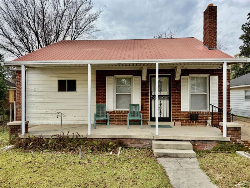 Home in Coahoma County at 813 Cuyah : Clarksdale : Coahoma County : Mississippi