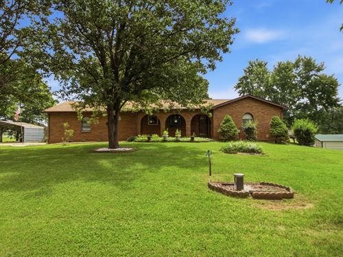 Beautiful Setting Edge of Town : West Plains : Howell County : Missouri