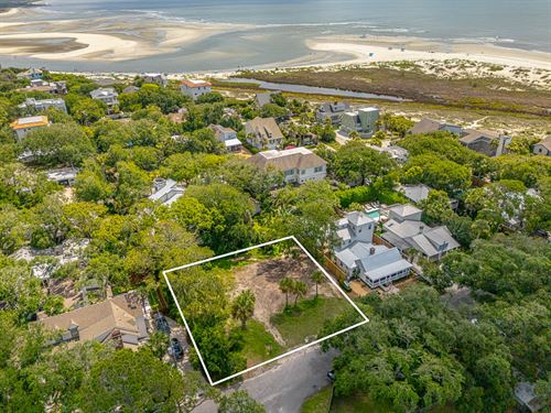 A Rare Opportunity in East Beach : Saint Simons Island : Glynn County : Georgia